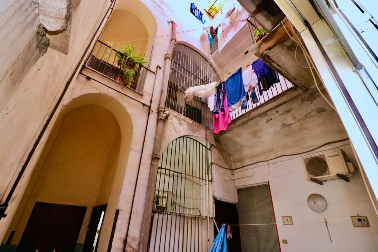 Grande & Caratteristico Dietro La Cattedrale Naples Exterior photo